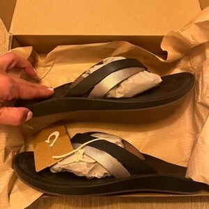 OluKai Women's Kaekae Sandals - Black and Silver